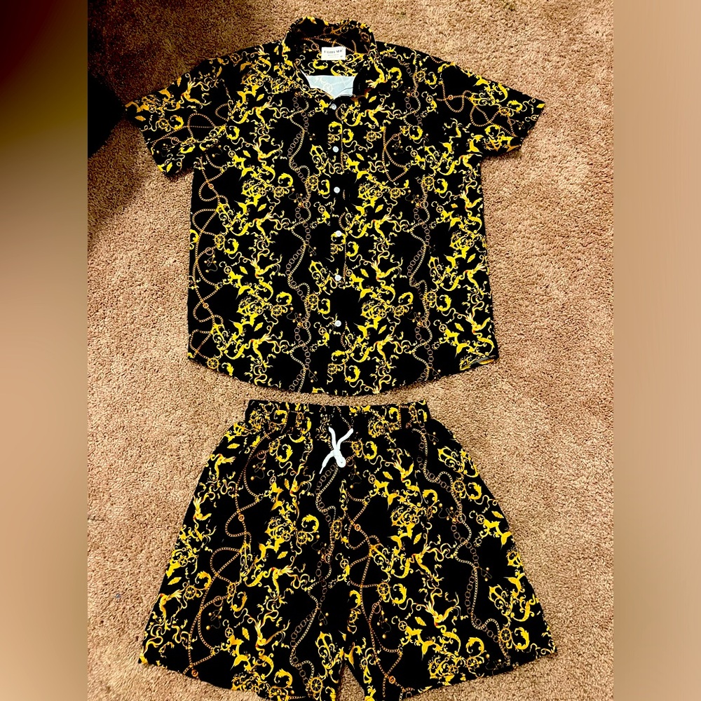 Men’s black and gold outfit